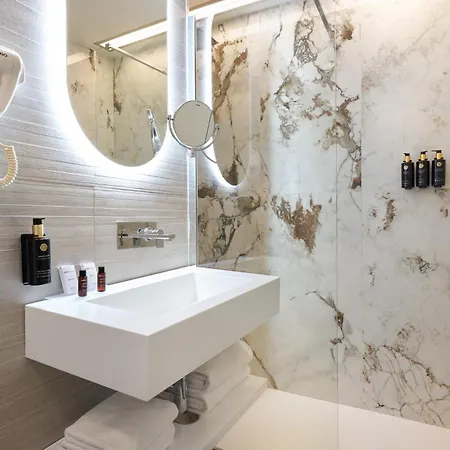 Navona Palace Collection