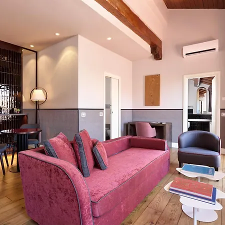 Navona Palace Collection